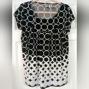 Duo Maternity Black And White Cap Sleeve Pleated Front Blouse Size Small